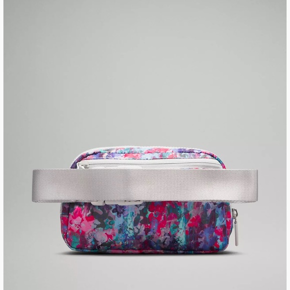 54 - Sold out instore🍋NWT- Everywhere Belt Bag 1L- flower glide multi - Picture 3 of 7